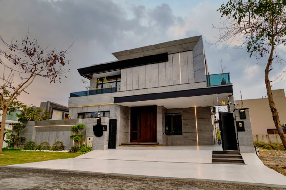 Brand New Corner Furnished Aamazing House-1