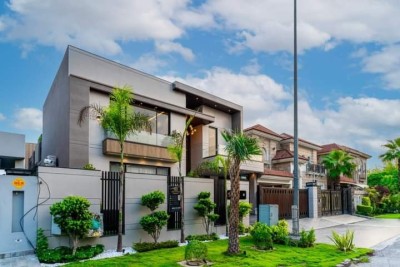 1-Kanal Brandnew Most Stylish Home